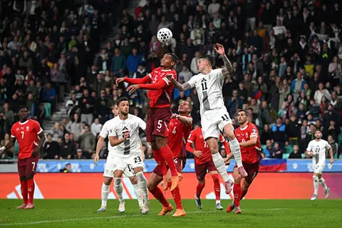 تحت أنظار جراديشار.. سلوفينيا تكتفي بالتعادل على أرضها أمام سويسرا